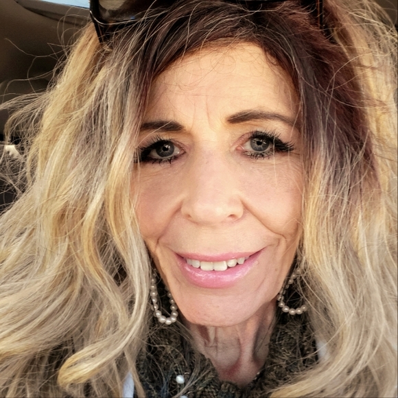 Meet your Posher, Holly - Picture 1 of 1